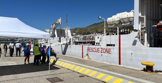Reggio, al porto la nave Dattilo: sbarcheranno 400 migranti