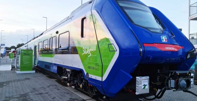 Treni in Calabria, entro giugno 2026 sette nuovi mezzi ibridi per la tratta Reggio-Taranto