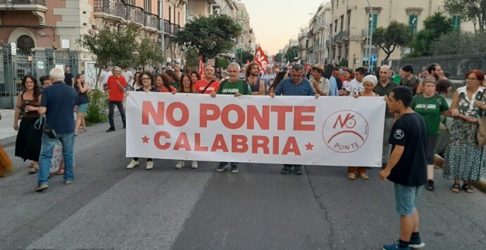 “No ponte” da Messina: «Servono interventi vitali per l’area dello Stretto»