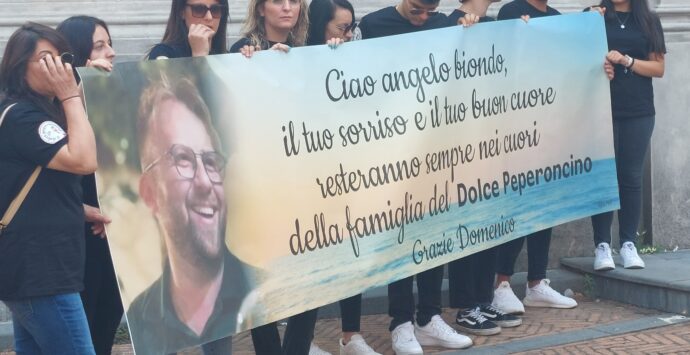 Cittanova, l’addio al 39enne nei funerali della terza vittima dell’incidente sulla Jonio-Tirreno
