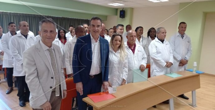 Sos ospedali, arrivati altri 120 medici cubani in Calabria