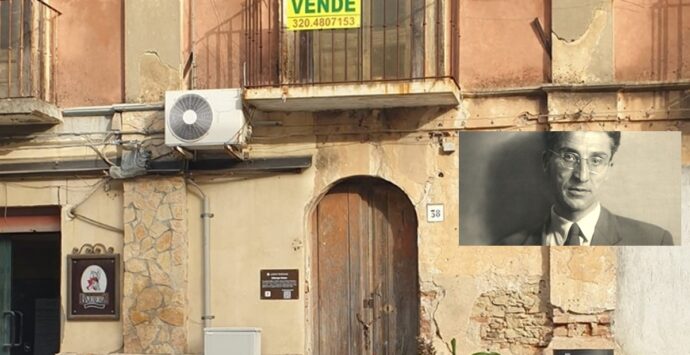 A Brancaleone il confino dello scrittore Cesare Pavese: il palazzo della locanda “Da Cesira” che lo ospitò adesso in vendita – FOTO e VIDEO