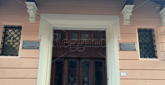 Reggio, Grande Albergo Miramare chiuso: lo stallo dopo il restyling esterno – FOTO e VIDEO