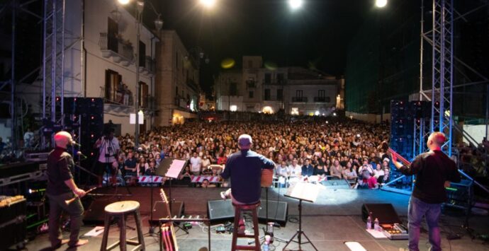 Caulonia, si alzano i riflettori per il “Tarantella Pride” lo storico evento di musica popolare