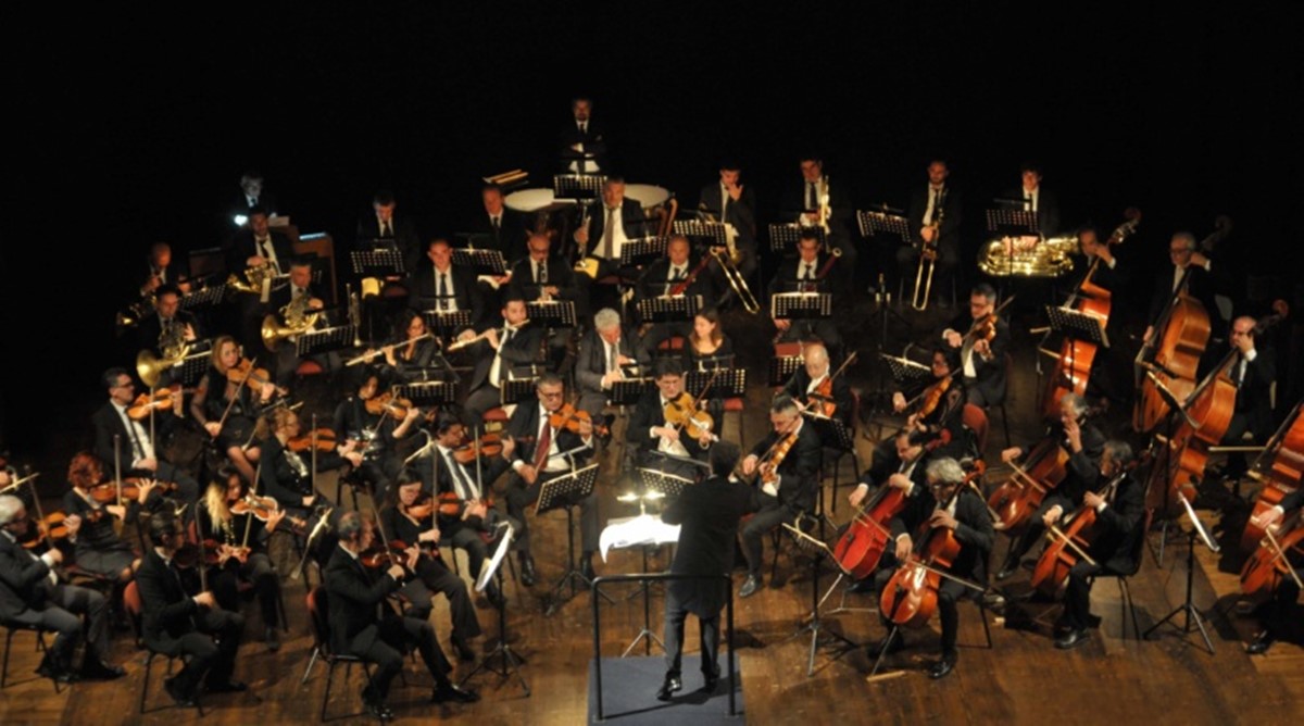 Polistena, “Synergia 48” con la Tosca di Puccini e il Gran gala della canzone classica italiana