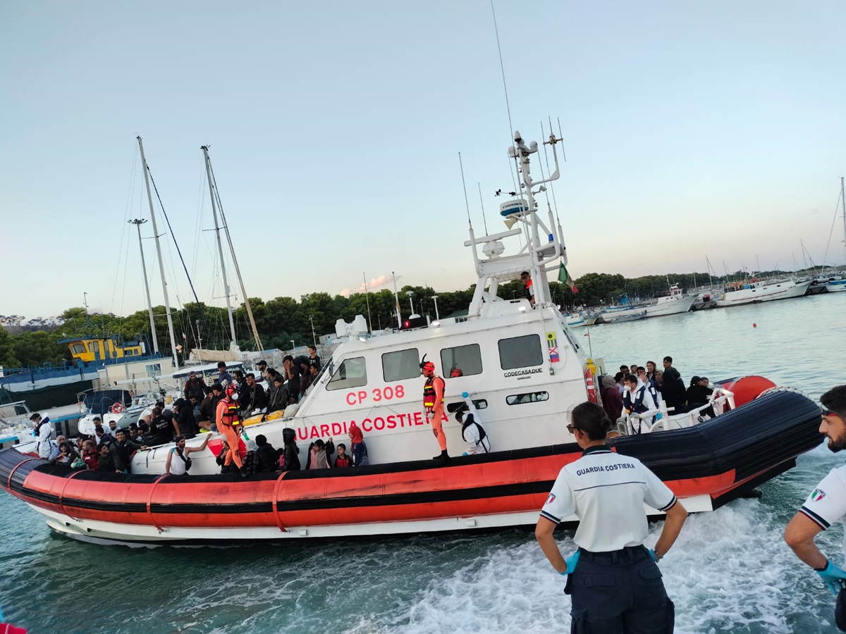 Roccella, al porto delle Grazie sbarcati 206 migranti