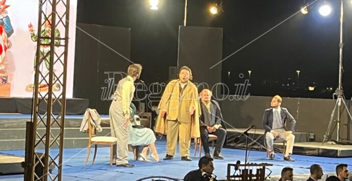 Reggio, la vita e la storia sul palcoscenico del teatro: Pagliacci incanta il pubblico dello Stretto  – FOTO