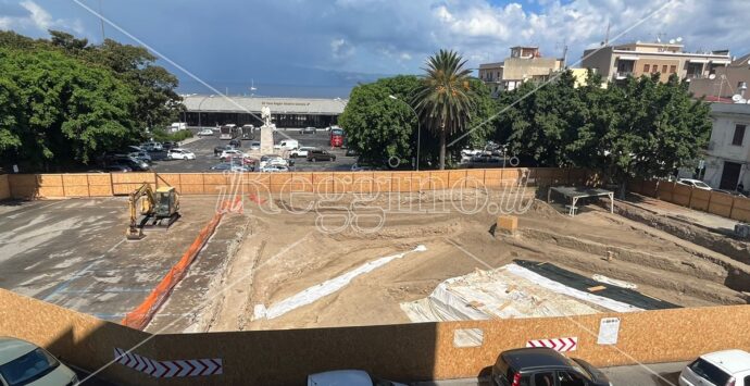 Piazza Garibaldi a Reggio, stop agli scavi: tornano coperti – STORIA E FOTOGALLERY