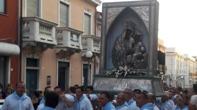 Palmi, oggi la processione del quadro della Madonna della Lettera e del Sacro Capello