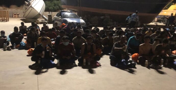 Locride, gli sbarchi continuano: soccorsi a Roccella 77 migranti