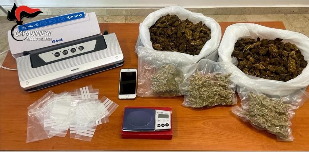 Reggio, beccato con un chilo e mezzo di marijuana: arrestato un 31enne