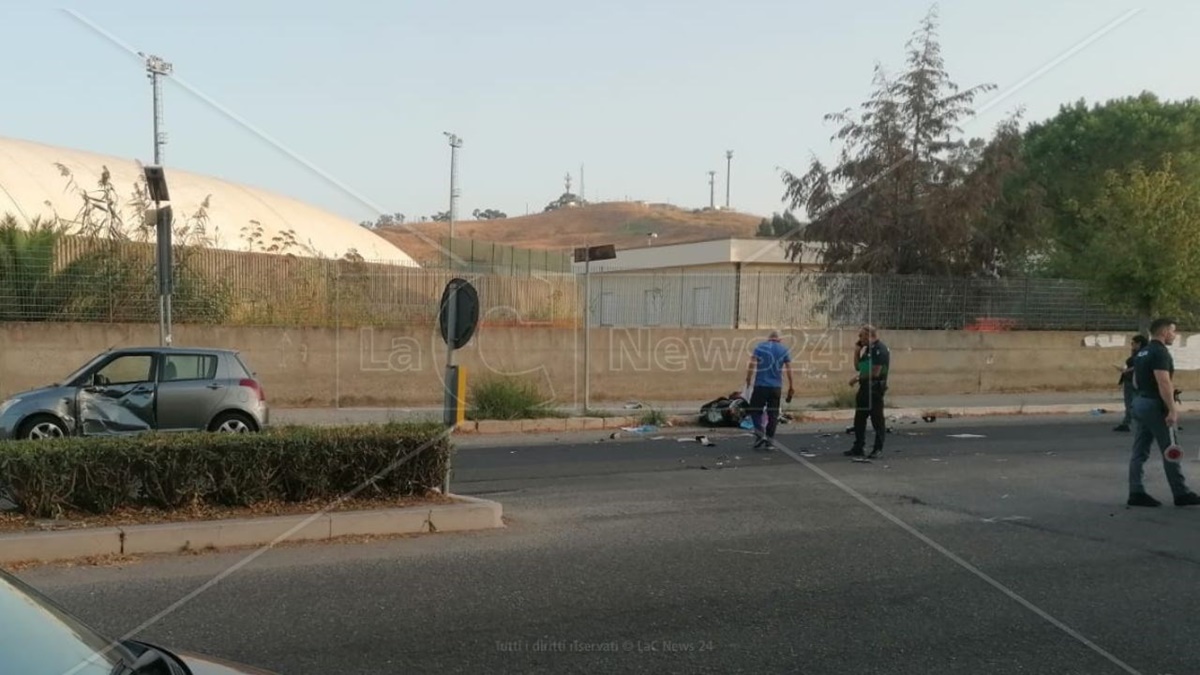 Incidente stradale in Calabria, gravi padre e figlia di 10 anni