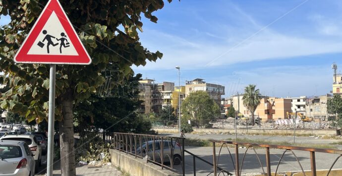 Reggio, costruita su suolo privato: è suonata l’ultima campanella per la storica media Bevacqua – FOTO e VIDEO