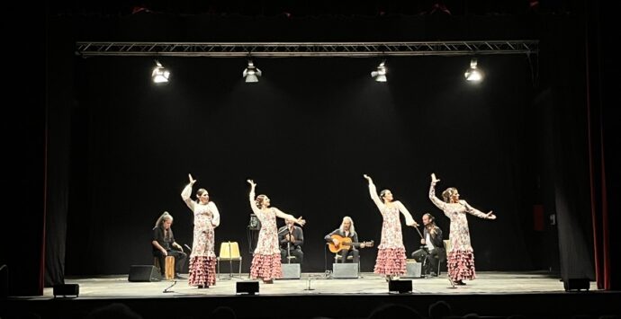 Palmi, la compagnia Flamenco Nuevo accende il teatro Manfroce