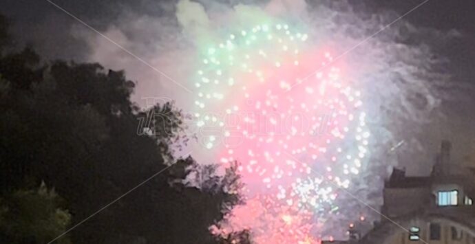Reggio, anche fuochi d’artificio Tricolori nel giorno della “passeggiata” della Madonna della Consolazione – VIDEO