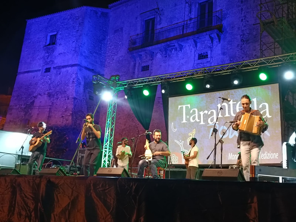 Monasterace, Davide Ambrogio incanta il pubblico del “Tarantella Power” 