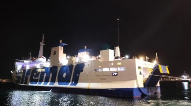 Reggio, al porto la nave Veronese: sbarcano 569 migranti provenienti da Lampedusa