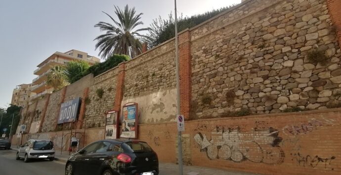 Reggio, al via il restyling dei muraglioni di Via Possidonea