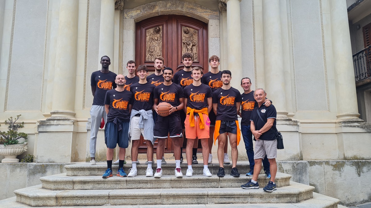 A Monterosso la Viola basket Reggio simbolo della pallacanestro calabrese