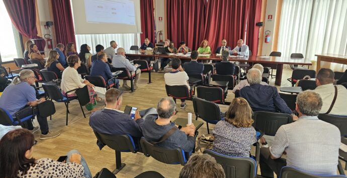 Reggio, cancellati 17 istituti scolatici: Metrocity incontra sindaci e dirigenti