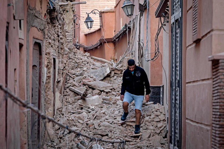 Terremoto in Marocco, lutto nazionale: le vittime salgono a oltre 2000