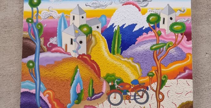Il castello Aragonese di Reggio si accende dei colori del surrealismo di Luca Alinari – VIDEO E FOTO