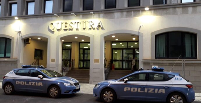 Reggio, polizia arresta 60enne: pronto a vendere 17 involucri di cocaina
