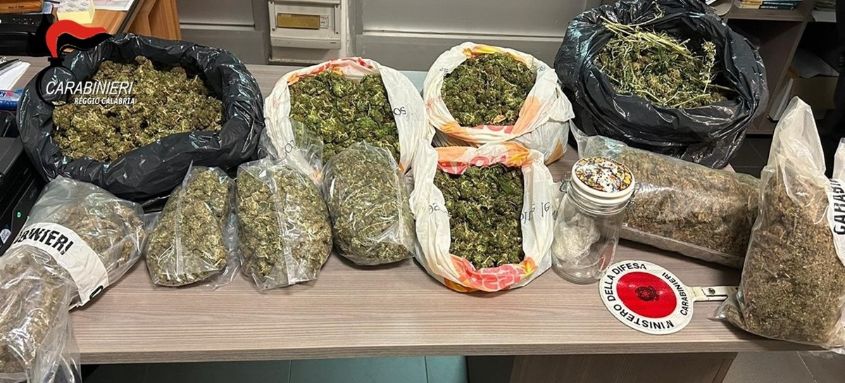 Reggio, trovato in possesso di 10 kg di marijuana: arrestato 19enne