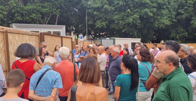 Scavi di piazza Garibaldi a Reggio, tanti curiosi in visita: buona la prima – FOTOGALLERY