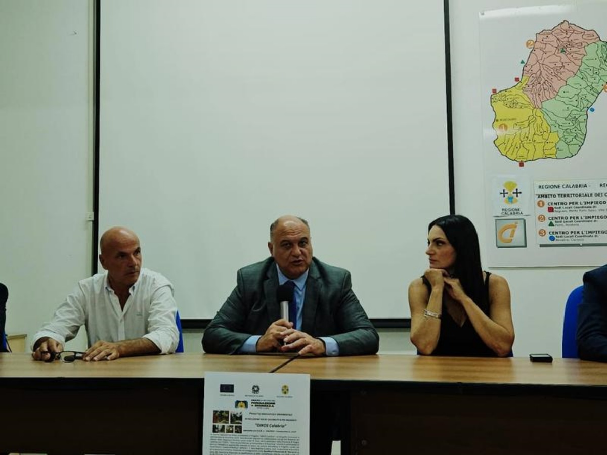 Locri, presentato il primo percorso formativo del progetto “Oikos Calabria” per i migranti