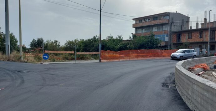 Lavori in corso sulle strade cittadine di Reggio, Albanese: «Ultimato asfalto sulla strada di Mosorrofa, a piazza Castello e in via Bolzano»