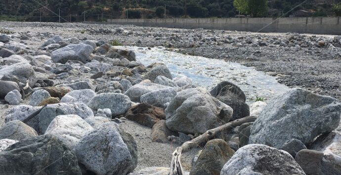 BORGHI E LUOGHI DEL CUORE | Fiumara dell’Amendolea, l’argento vivo dell’antico corso d’acqua nel cuore dell’Aspromonte – FOTO