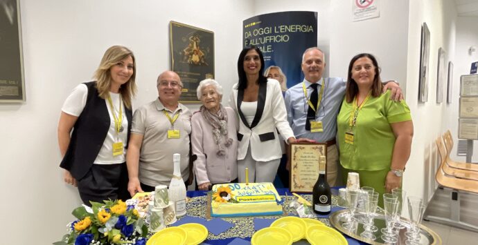 Reggio, Poste italiane festeggia i 100 anni della signora Concetta de Luca 
