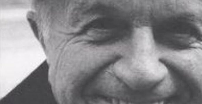 Addio Ettore Mo, le sue parole ci hanno raccontato il mondo «con strazio e tenerezza»