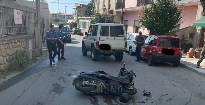 Incidente stradale a Melito: centauro trasportato in ospedale e conducente del veicolo illeso