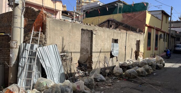 Reggio, al Rione G la pulizia dei privati: «Era la casa di famiglia ma a un tratto…ci è stata “sottratta”»