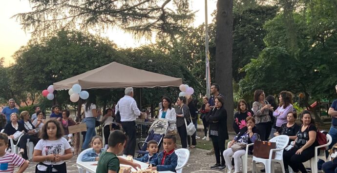 Cinquefrondi omaggia i nonni con una festa nella villa comunale