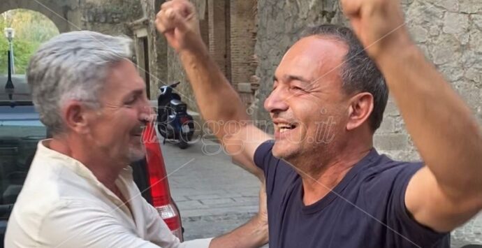 Modello Riace, crollano le accuse per Mimmo Lucano: pena ridotta per l’ex sindaco