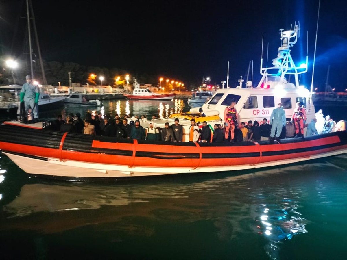Sbarco a Roccella Jonica, soccorse in mare 86 persone