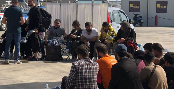 Roccella, secondo sbarco in due giorni: soccorsi circa 50 migranti