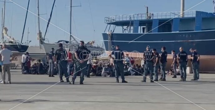 Locride, sbarchi senza fine a Roccella Jonica: soccorsi circa 200 migranti