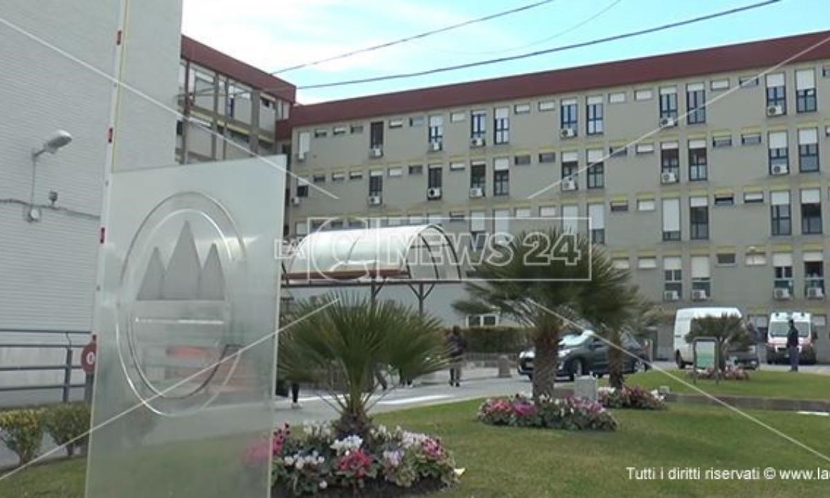 Calabria, pagato dall’ospedale senza mai lavorare: la Procura chiede risarcimento da 1 milione di euro