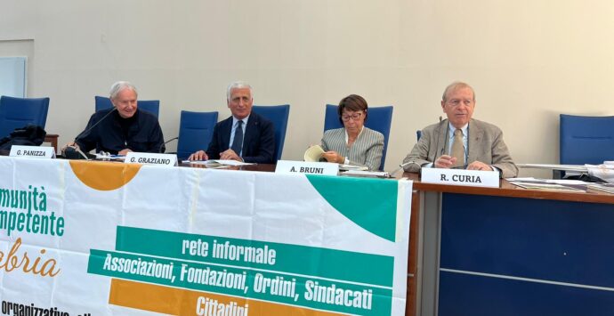 Reggio, le proposte di Comunità Competente per una “democrazia delle cure”