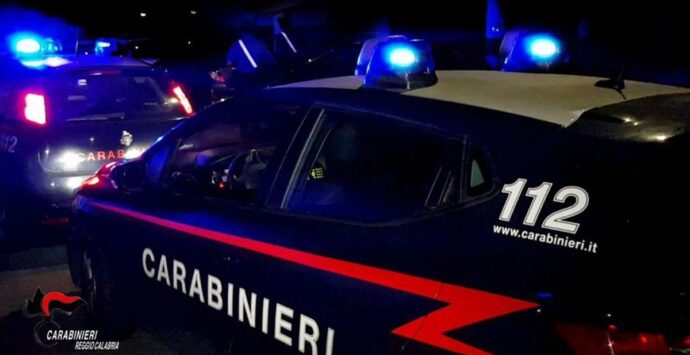 Reggio, sfugge a un controllo speronando auto in pieno centro: un arresto