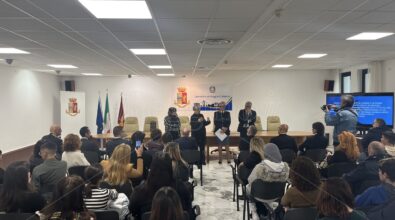 Reggio, la questura inaugura il Percorso della memoria e la stanza di ascolto delle donne vittime di violenza – FOTO