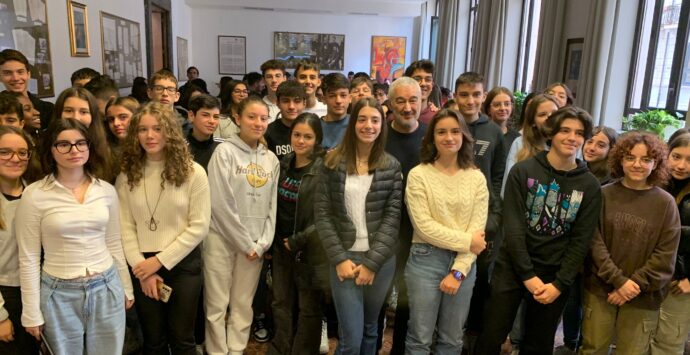 Gli alunni del Liceo Campanella incontrano lo scrittore Michele Caccamo