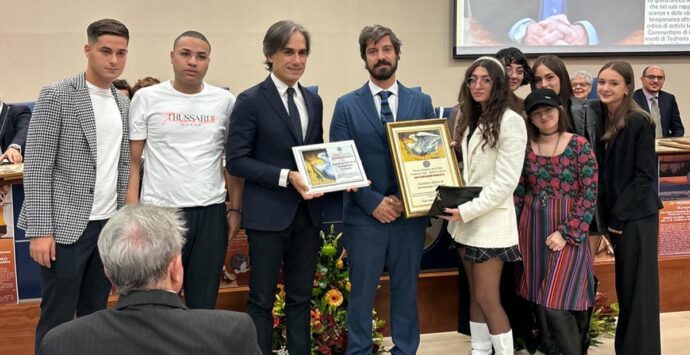 Premi Anassilaos, Falcomatà: «Le nostre radici per guardare a un futuro di pace»