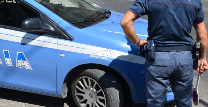 Reggio, sorpresi mentre rubavano in un’abitazione: arrestati due uomini