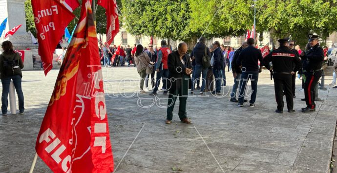 Reggio, sindacati e lavoratori in piazza: basta precariato e morti sul lavoro