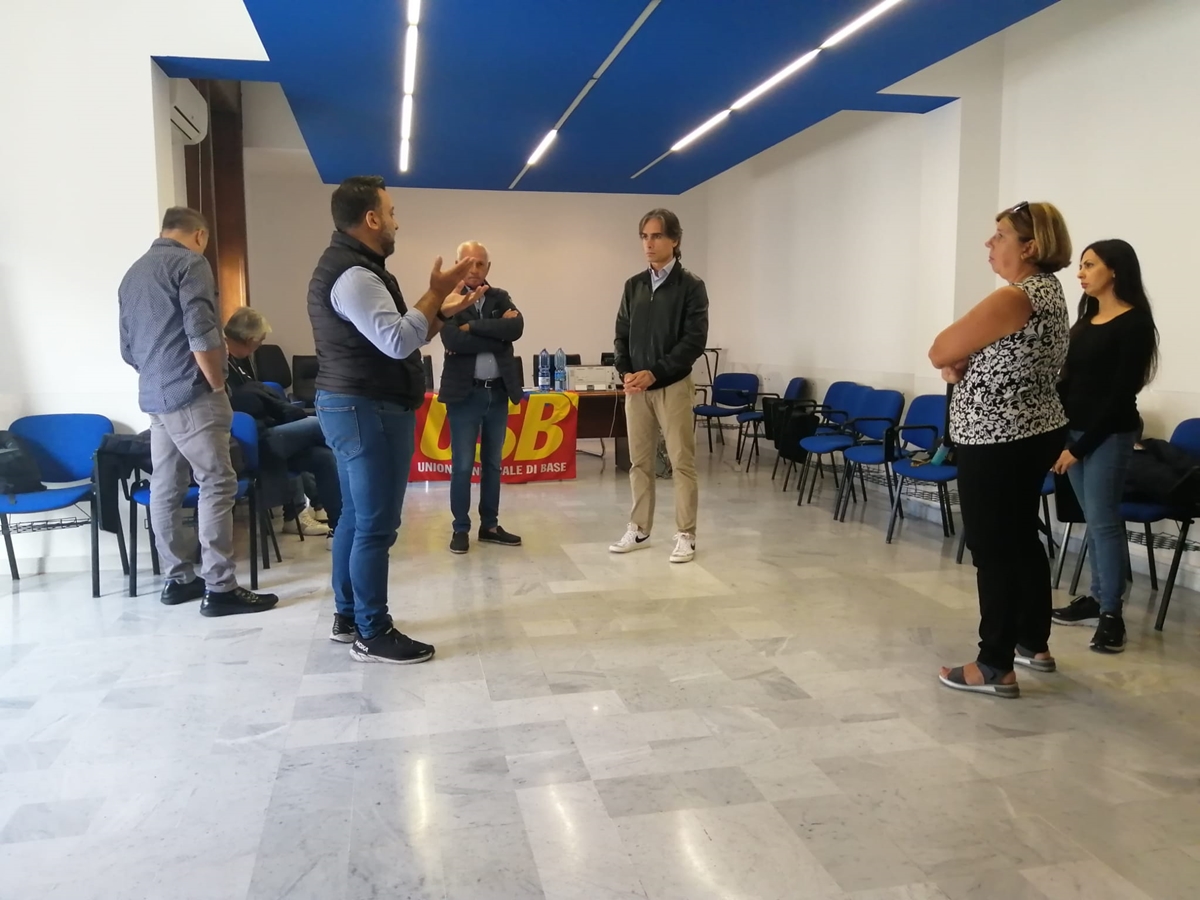 Reggio, emergenza psichiatria: i lavoratori che occupano l’Asp interpellano Occhiuto